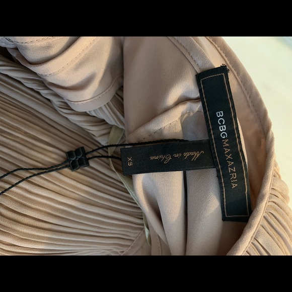 BCBG Beige Mini Ruffle Dress Size XS - Picture 3 of 3